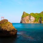 Schreintor vor der Küste Hokkaidos, Japan