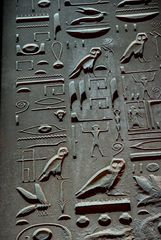 Schrifttafel am Tempel von Karnak bei Luxor