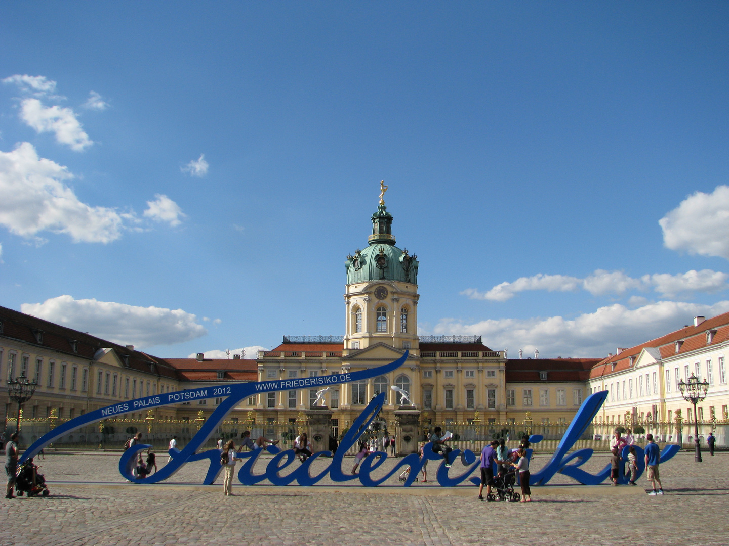 Schriftzug am Schloss