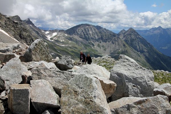 schroff, karg und schön
