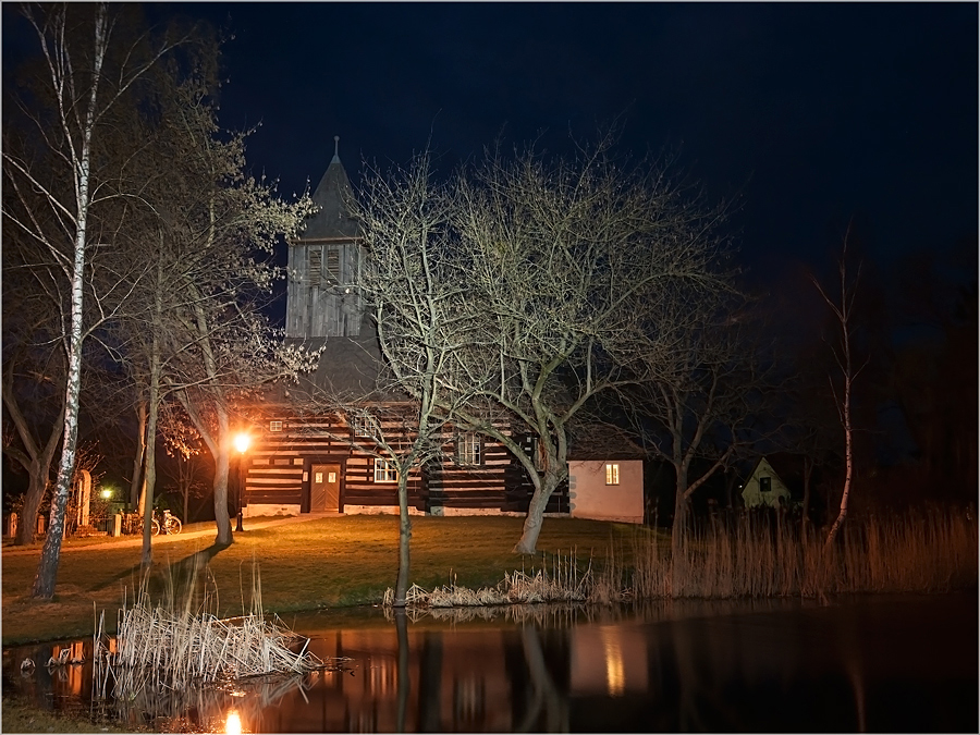 Schrotholzkirche Wespen am Abend