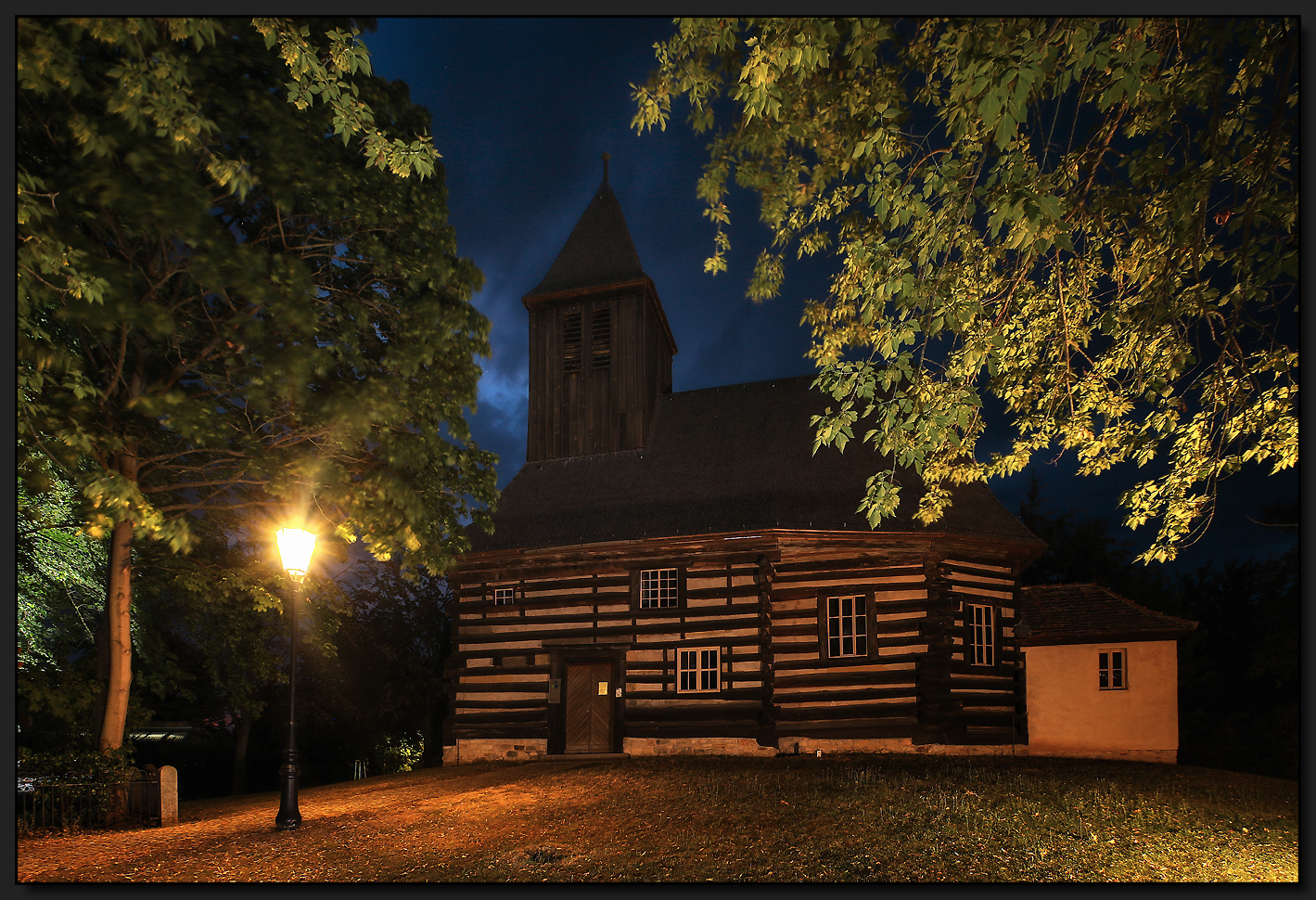 ...SchrotholzKirche Wespen...