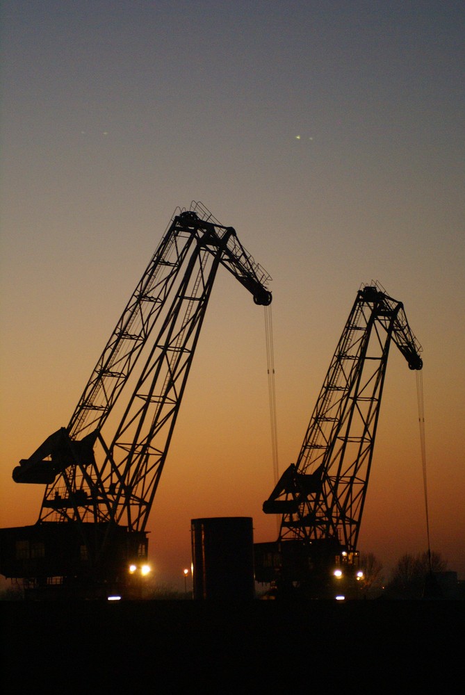 Schrottbeladekräne im Hafen Duisburg / Ruhrort