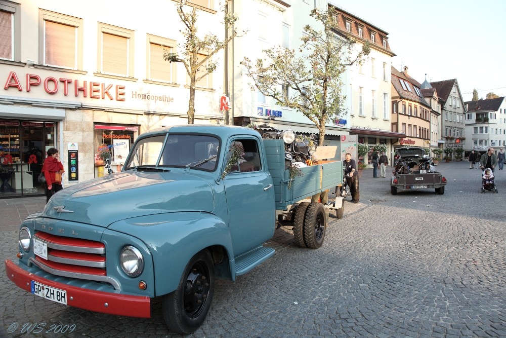 ... Schrottsammlung ? - lauter alte Motorräder !