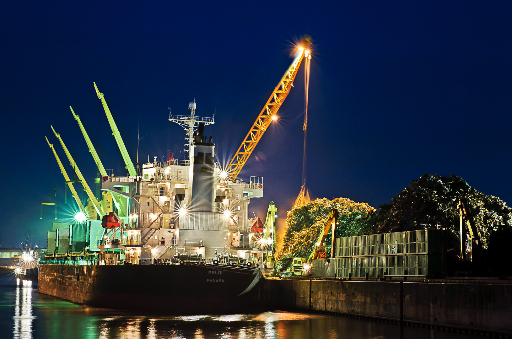 Schrottschiff - Hamburg Hafen, HDR (Exposure Blending)