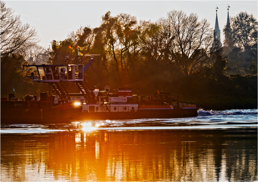 Schubboot vor Schönebeck