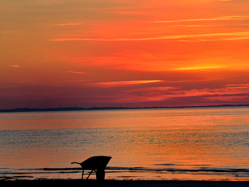 Schubkarre am Strand 2