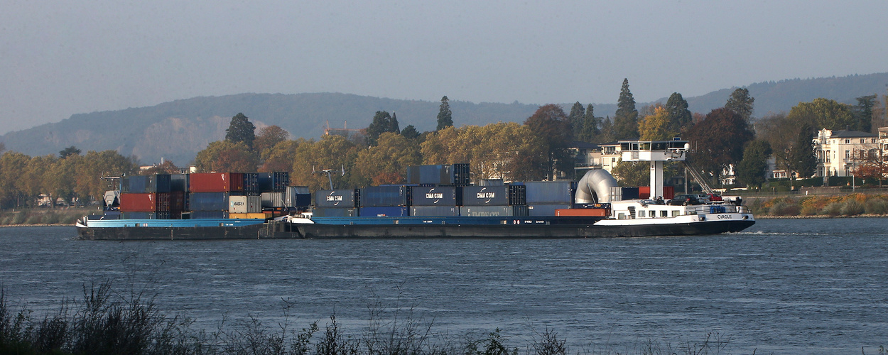 Schubschiff vor Königswinter