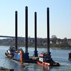 Schubverband verlässt die Schleuse Kiel-Holtenau 