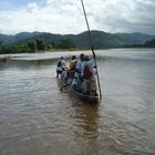 Schüler auf dem Weg in der Schule Maroantsetra Madagaskar