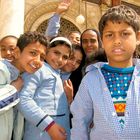 Schüler und Lehrerin in Kairo vor der Muhammed Ali Moschee