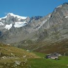 Schütttalalm und Dreiherrenspitze im Hintergrund.