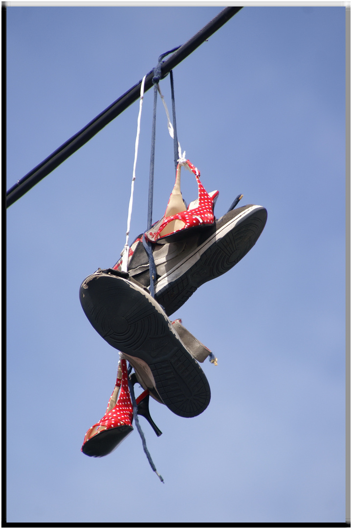 Schuhe auf der Leine!