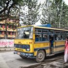 Schulbus in Kathmandu / Nepal