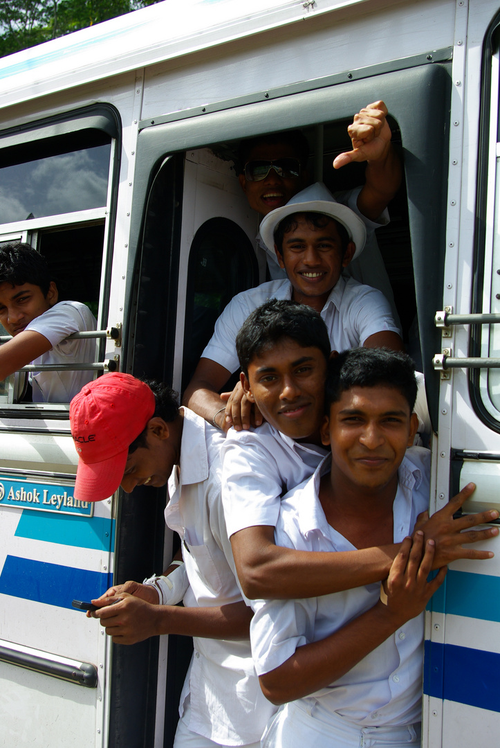 Schulbus in Sri Lanka