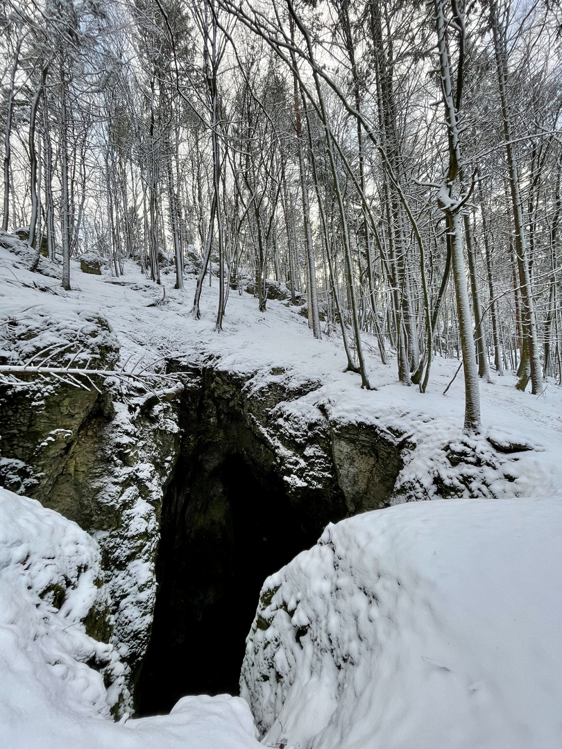 Schulerloch - Gähnender Schacht mitten im Wald