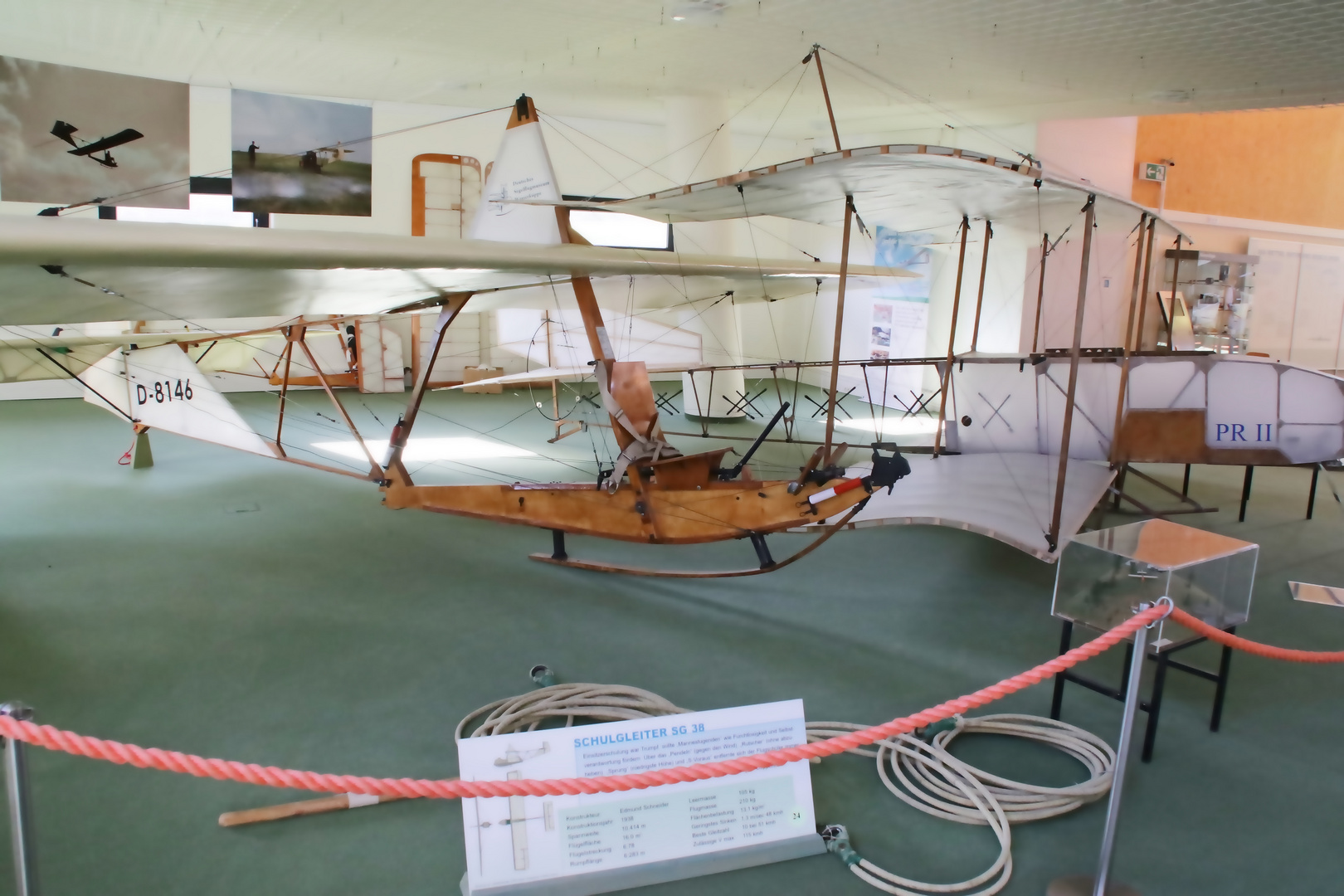 Schulgleiter SG 38 im Segelflug Museum auf der Wasserkuppe