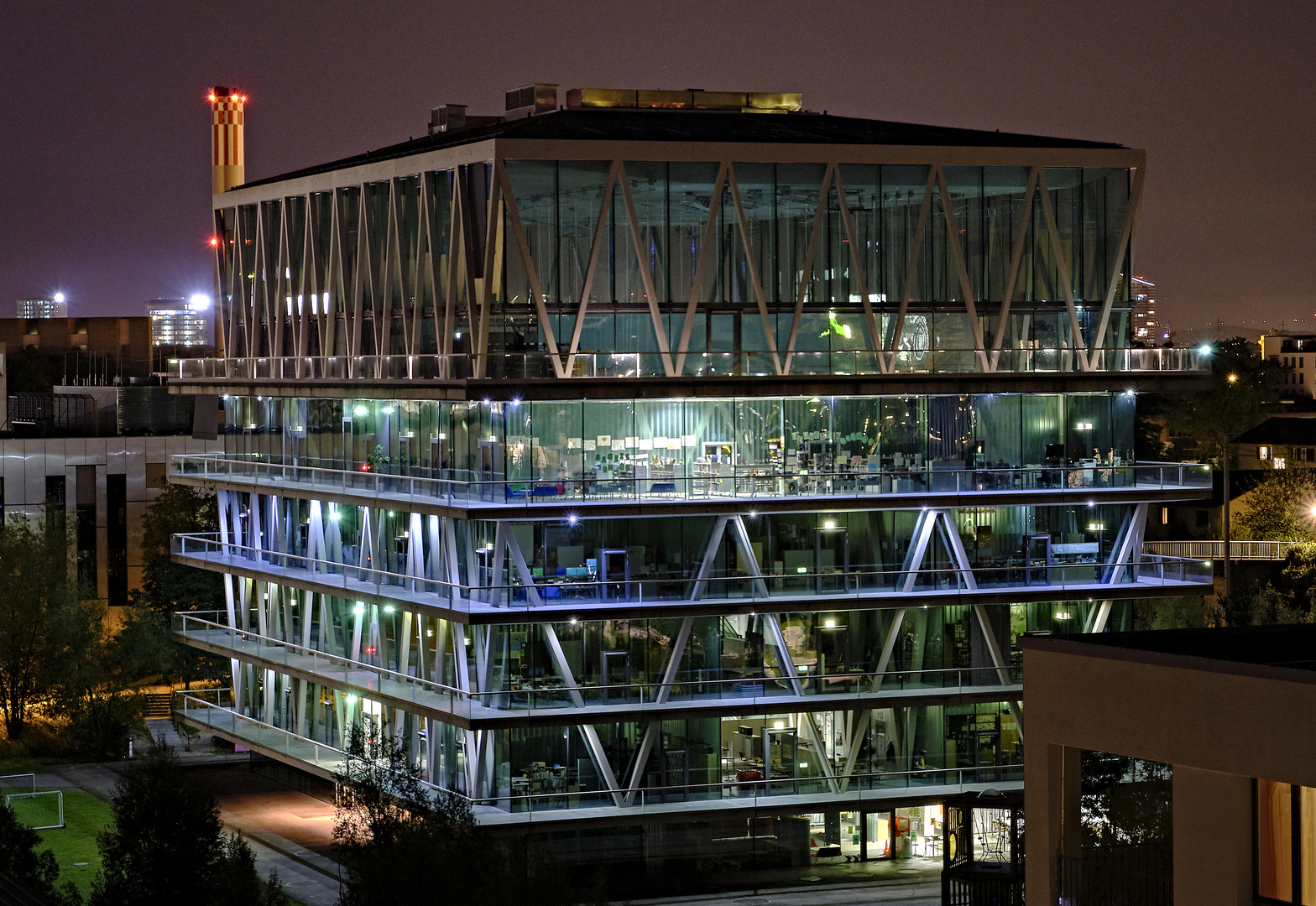 Schulhaus Leutschenbach by Night