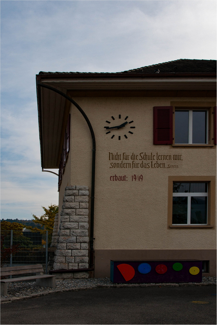 Schulhaus Sutz- Lattrigen