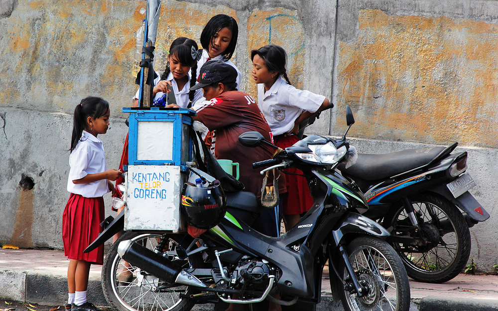 Schulkinder auf Bali