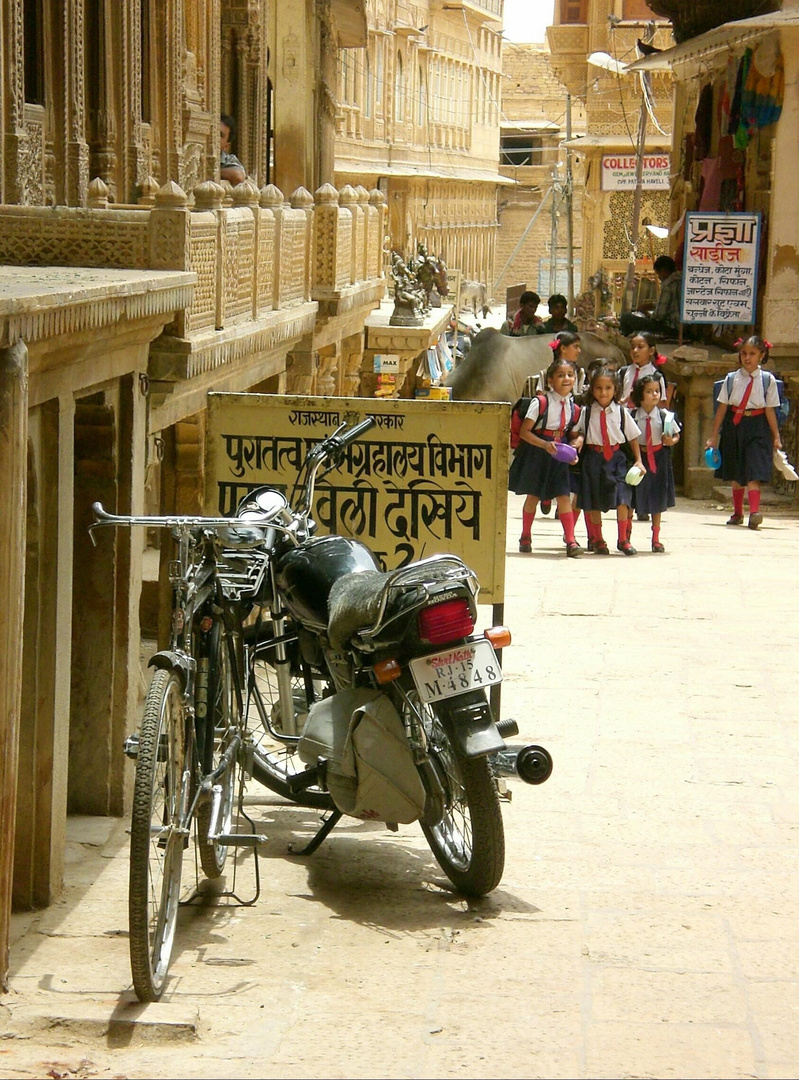 Schulkinder in Jaisalmer - Rajasthan