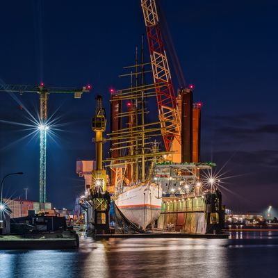 *Schulschiff Deutschland im Trockendock*