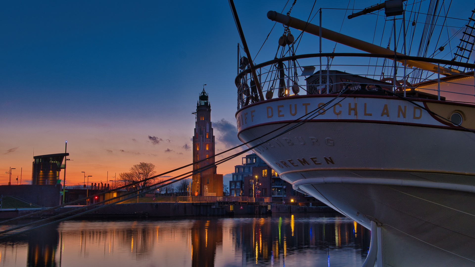 Schulschiff Deutschland und Alter Leuchtturm Bremerhaven