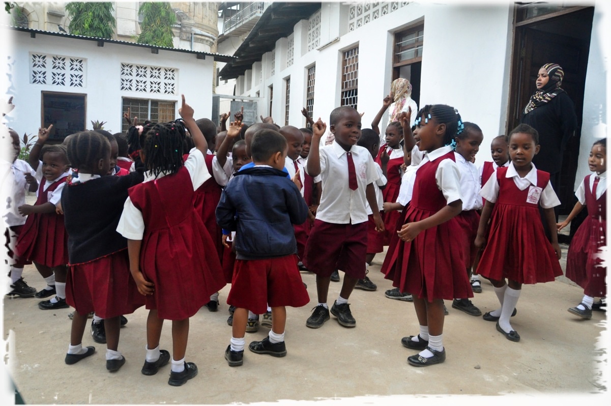 Schulstart in Stone Town, Zanzibar