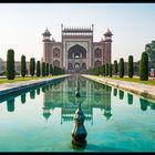 Schulterblick am Taj Mahal