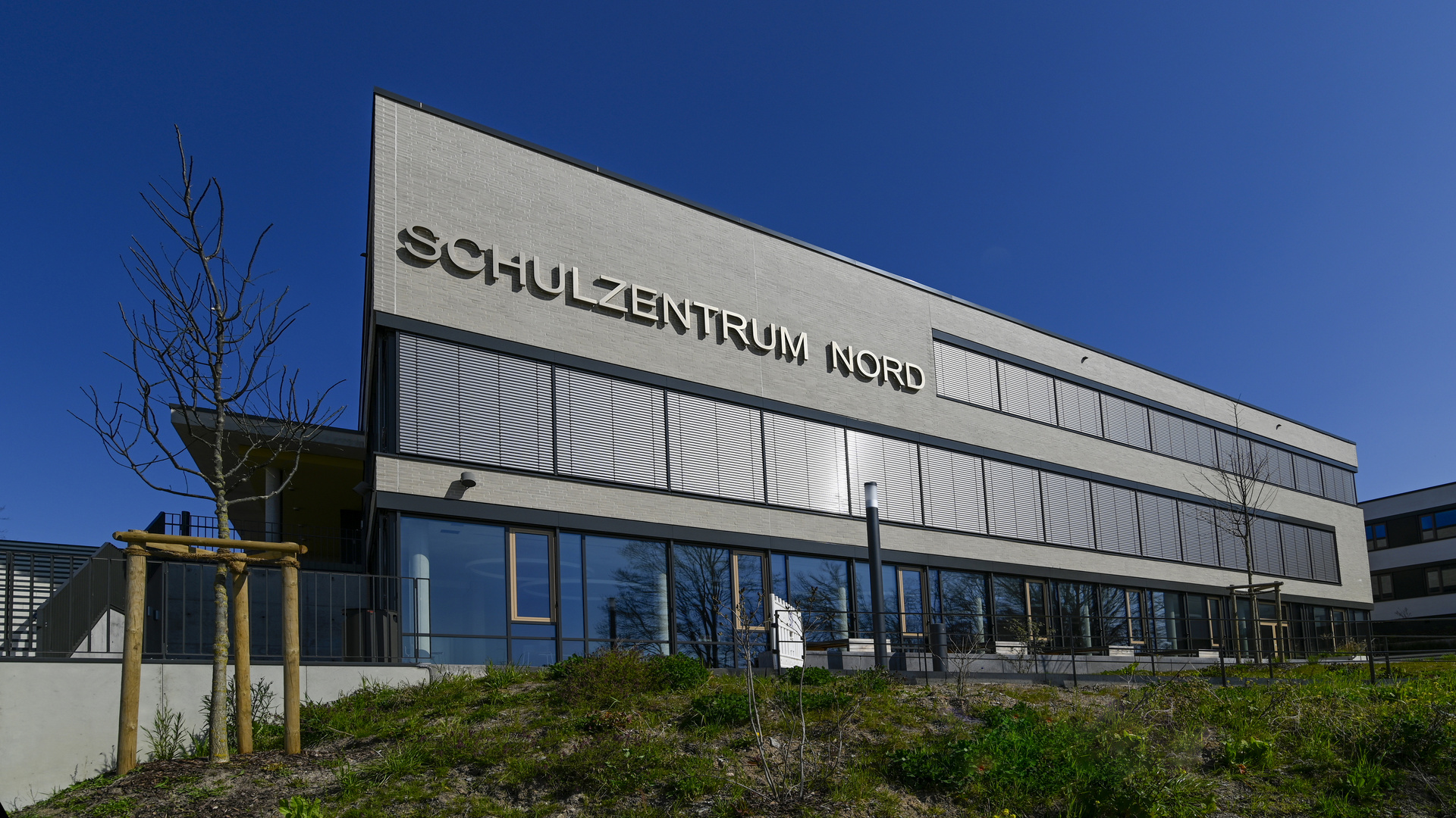Schulzentrum Nord Foto & Bild architektur, streetfotografie ohne menschen, deutschland Bilder