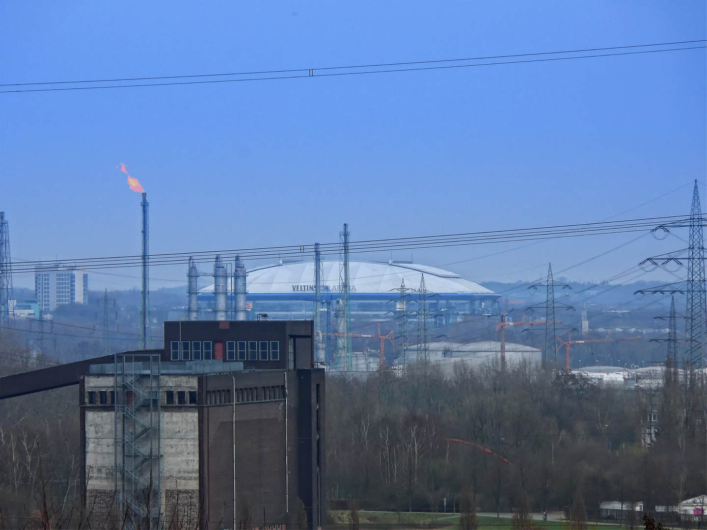 Schurenbachhalde / Blick in Richtung Gelsenkirchen zur Veltins Arena "auf Schalke"