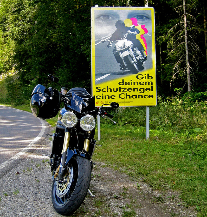 ..... Schutzengel hinter Speed Triple .....