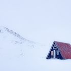 Schutzhütte im Schnee