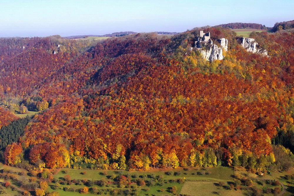 Schwäbische Alb. Der Reußenstein im Herbstschmuck