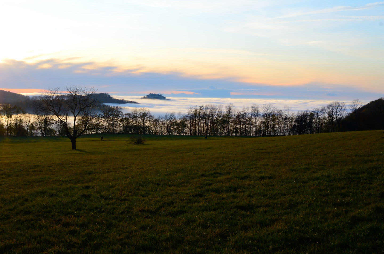 Schwäbische Alb im Herbst, Blick zum Hohenneuffen