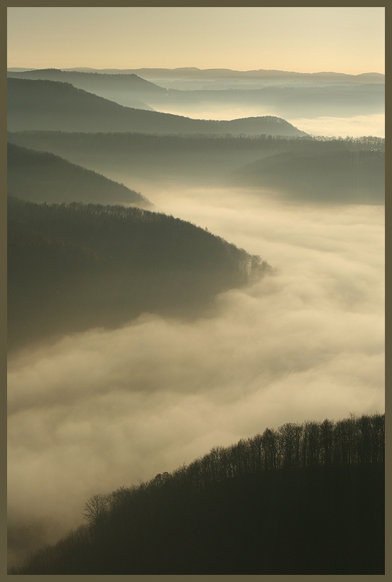 Schwäbische Alb im Nebel vom Rossberg Turm bei Mössingen