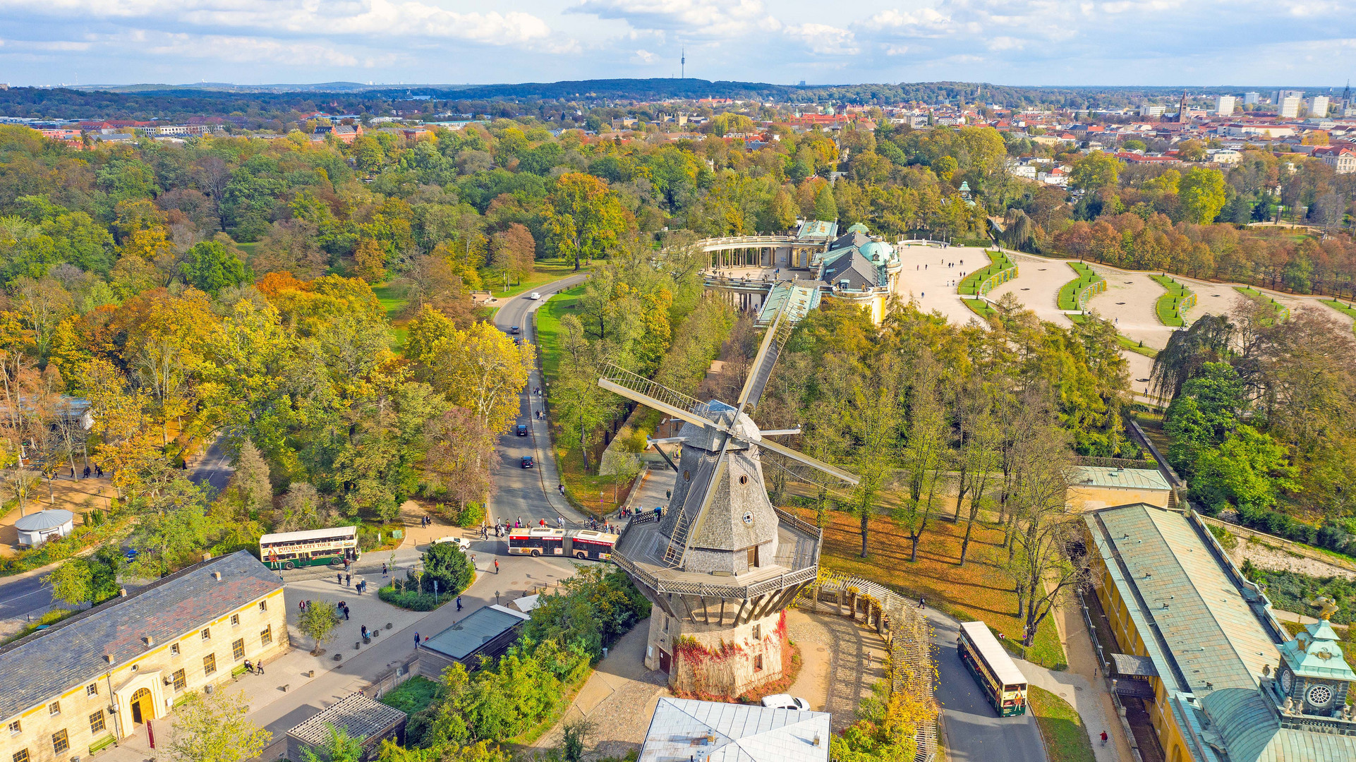 Schwächelnde Herbstsonne über Potsdam ....