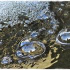 Schwalenberg gespiegelt in Wasserblasen
