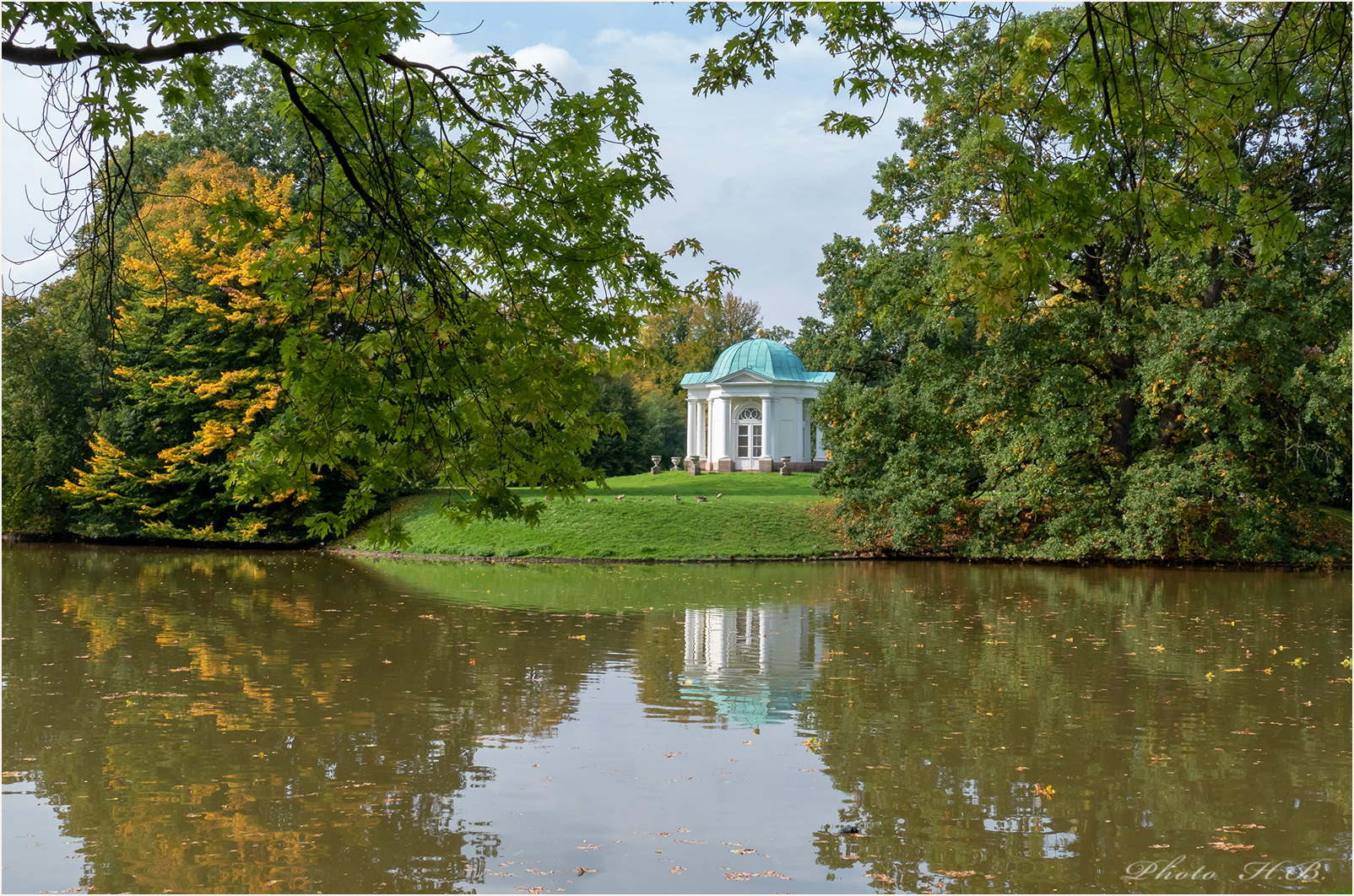 Schwaneninsel mit Apollotempel in der Karlsaue Kassel