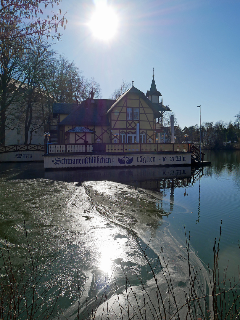 Schwanenschlösschen im Gegenlicht