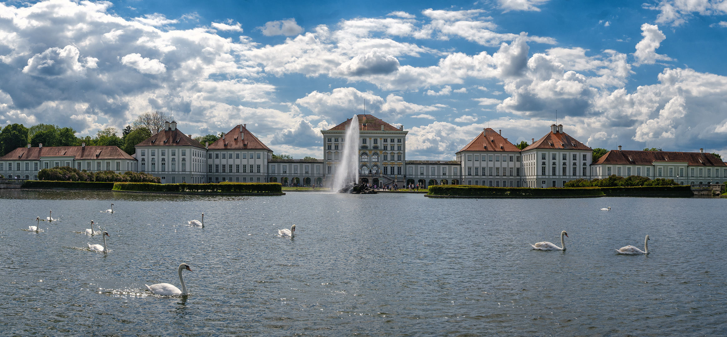 Schwanensee am Schloss Nymphenburg Panorama