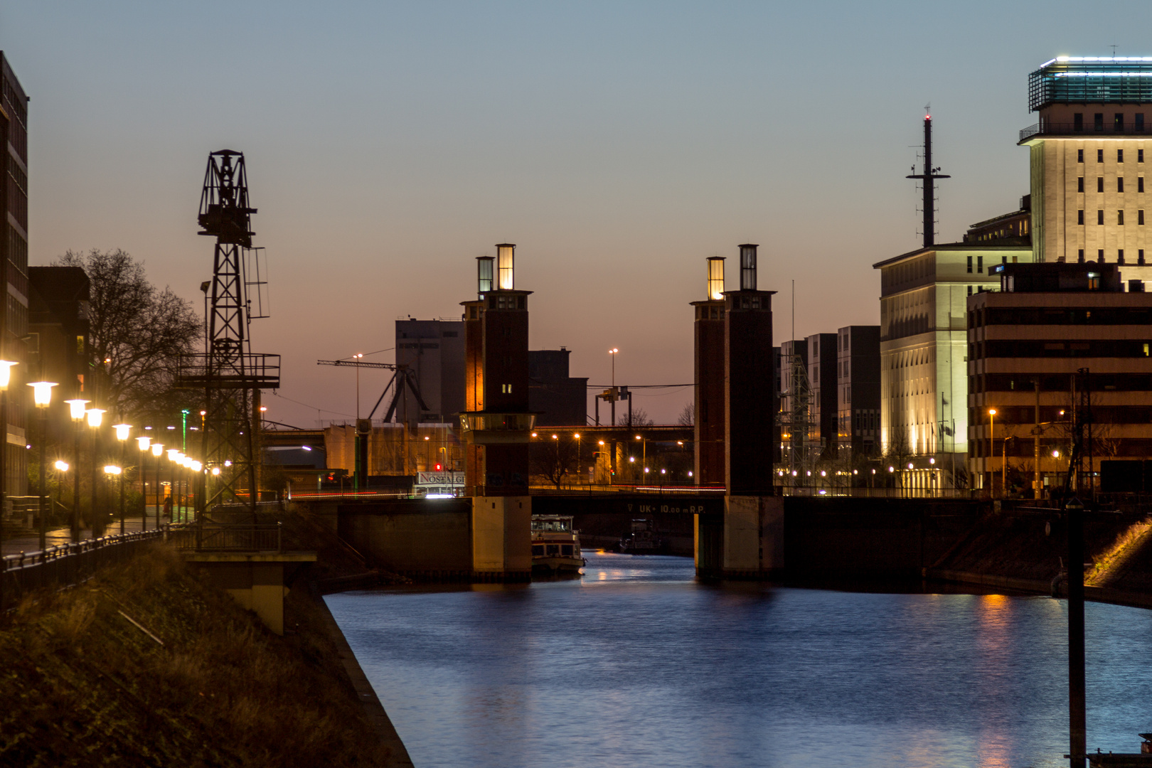 Schwanentorbrücke zur blauen Stunde