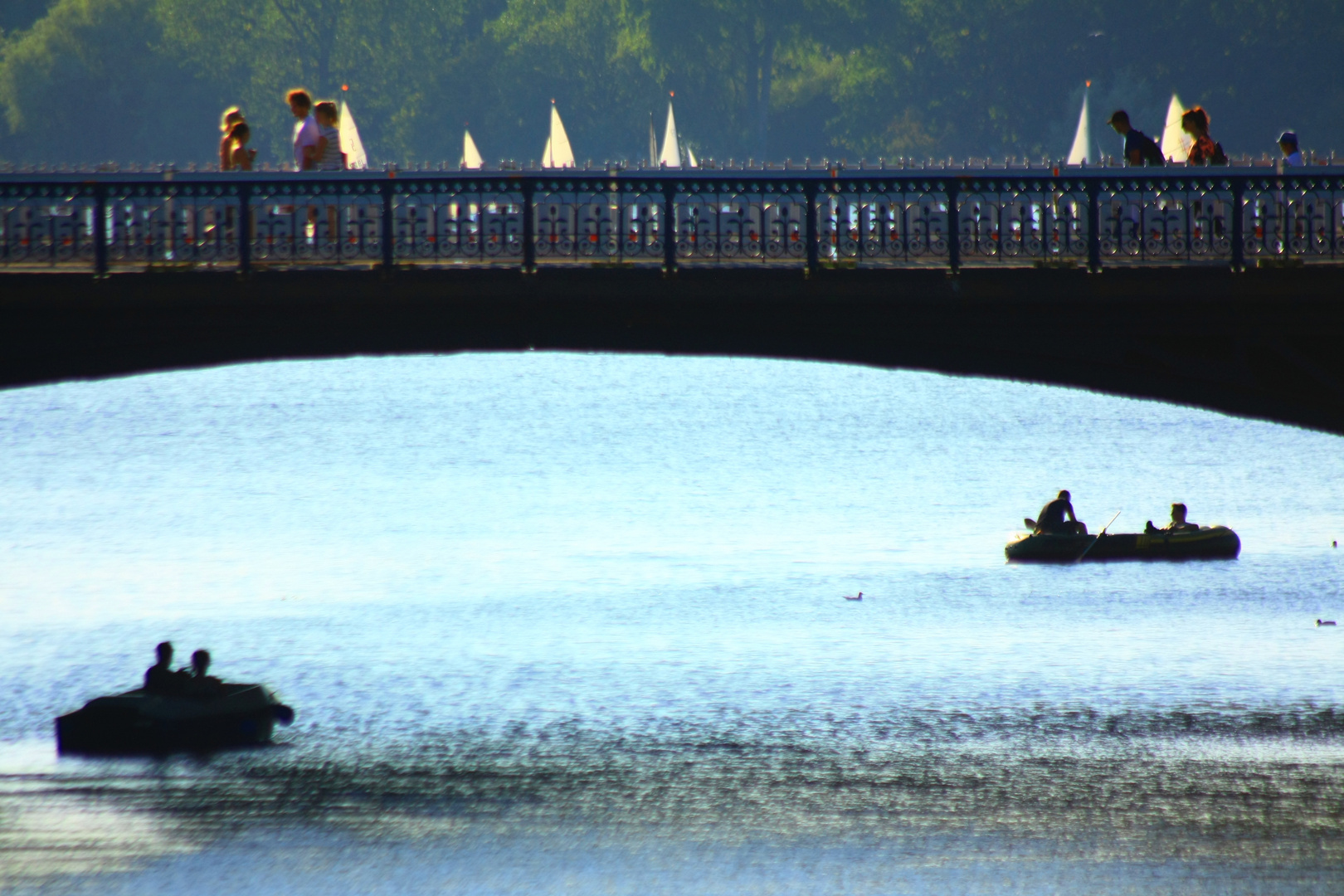 Schwanenwikbrücke über der Mündung der Wandse ...