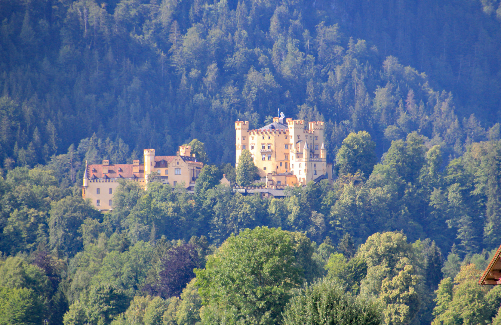 Schwangau: Blick auf eines der Schlösser des König Ludwig 