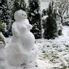 Schwangere Schneefrau
