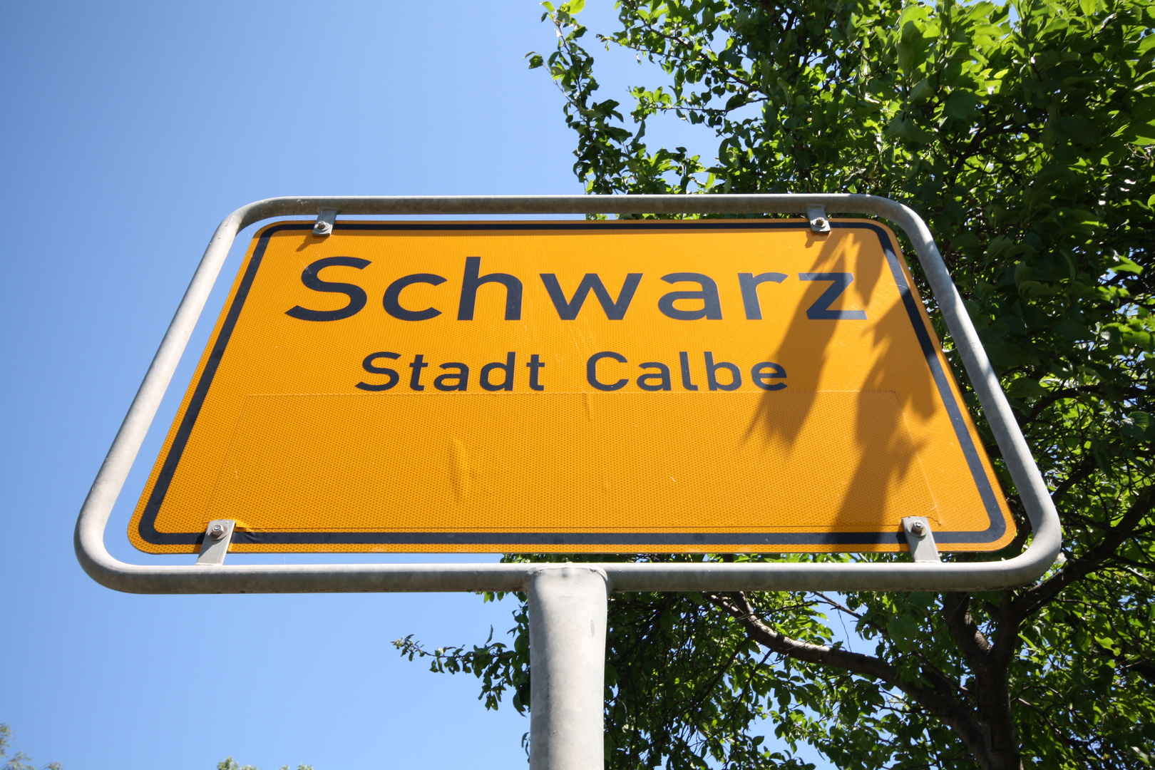 Schwarz