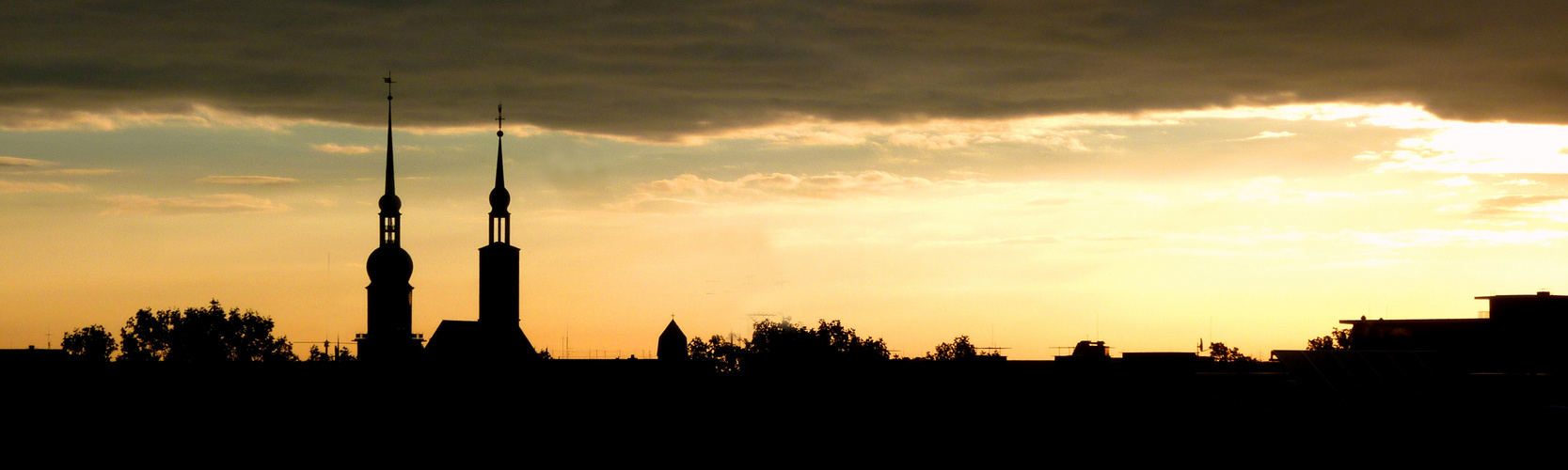 Schwarz-gelber Dortmunder Sonnenaufgang