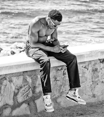 Schwarz in schwarzweiss