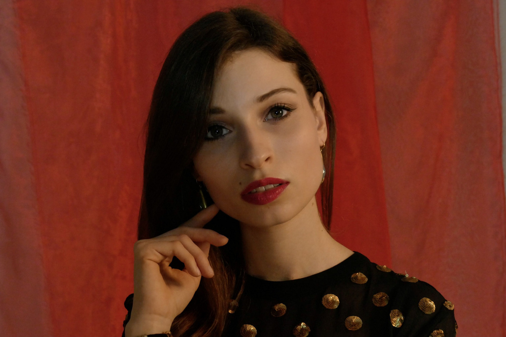 Schwarz Rot Gold Foto Bild Fashion Studio Frauen Bilder Auf Fotocommunity