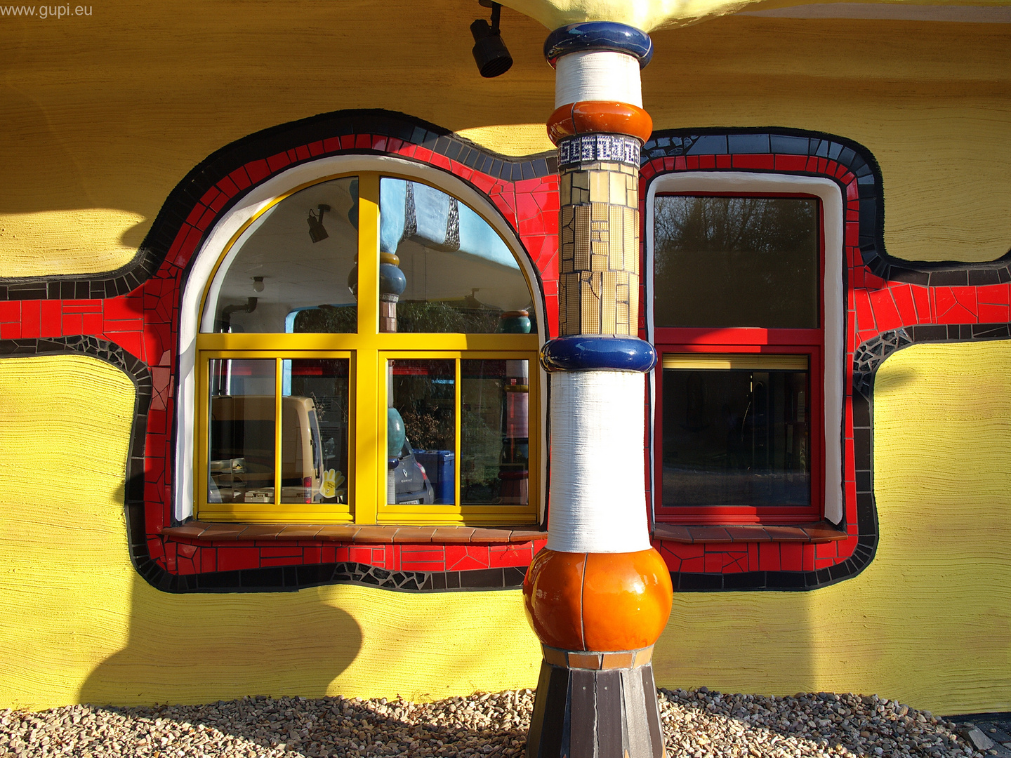 Schwarz-Rot-Gold - Das Hundertwasserhaus